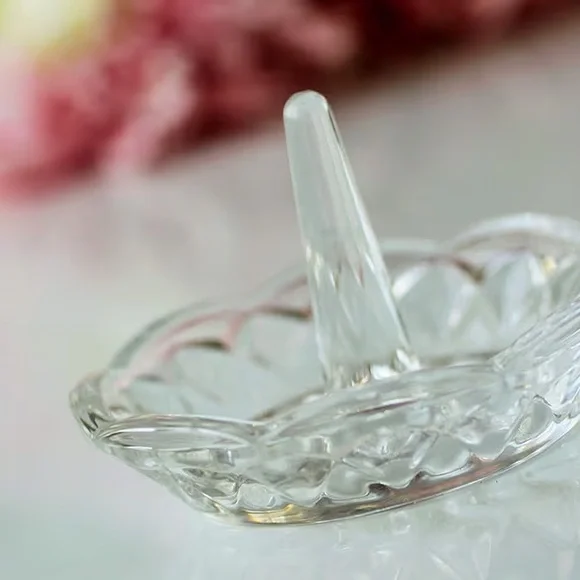 Barski Elegant Crystal Ring Holder - Picture 2 of 4